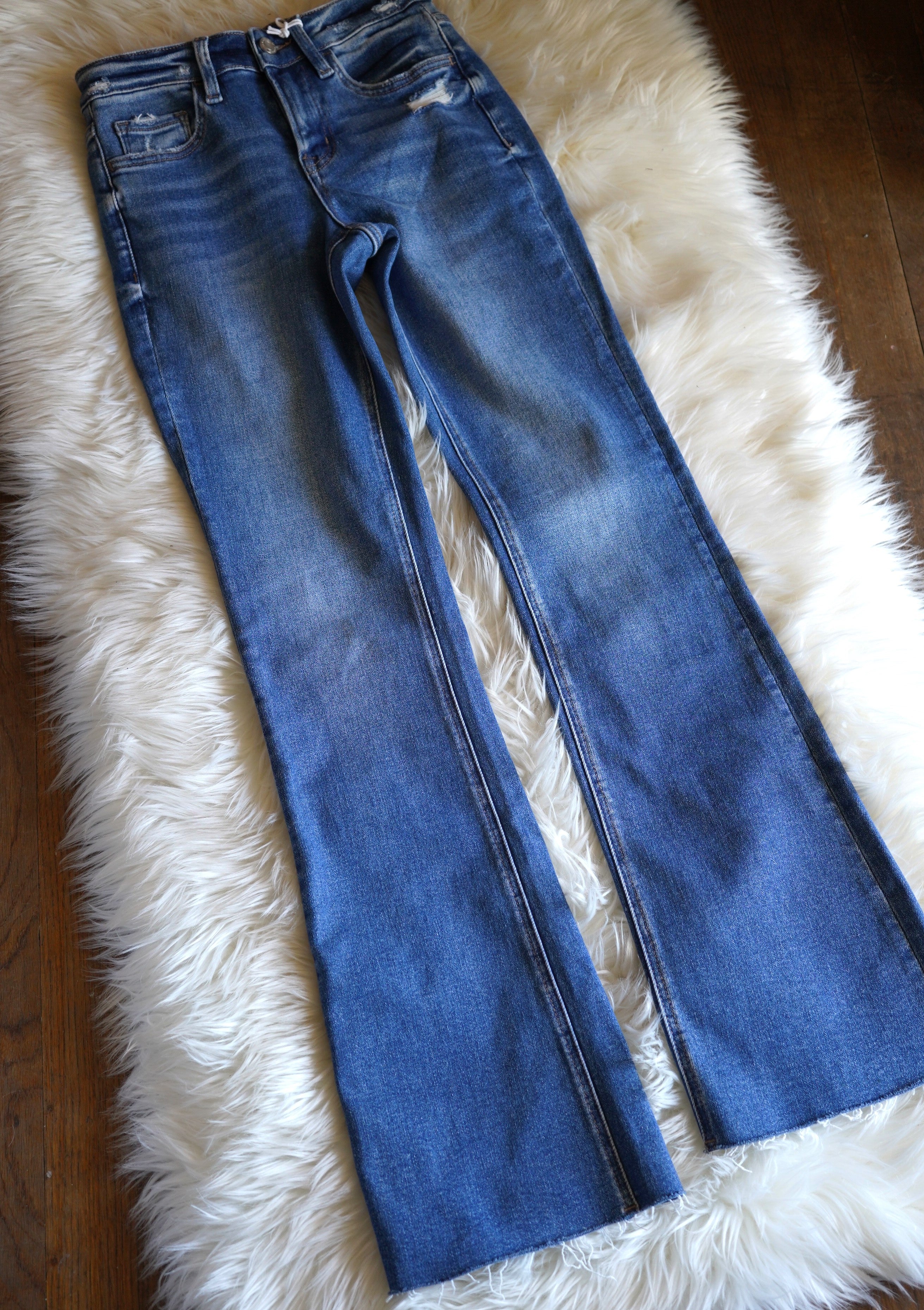 Well Rounded MR Bootcut Vervet Jeans