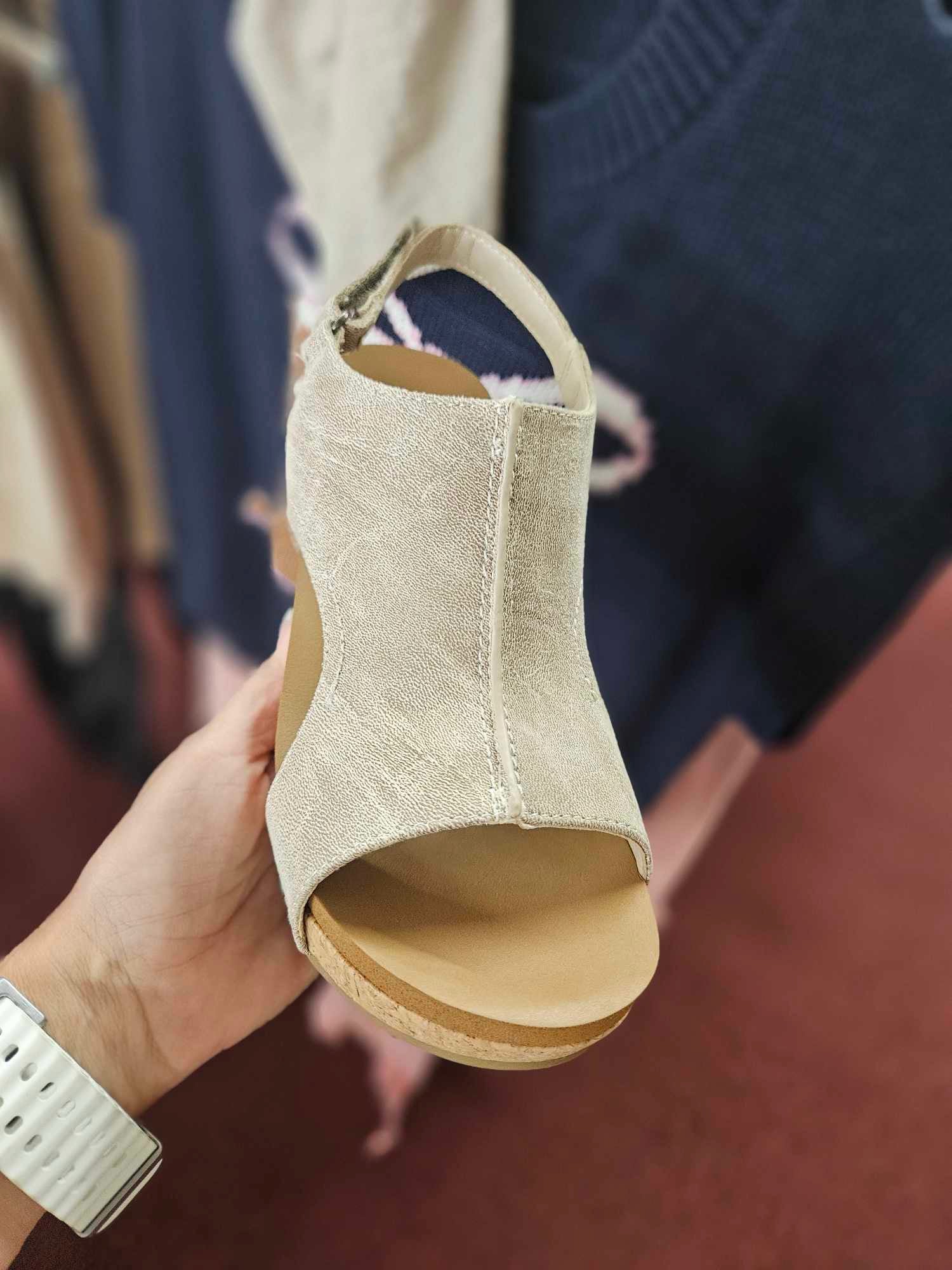 Isabella Wedge